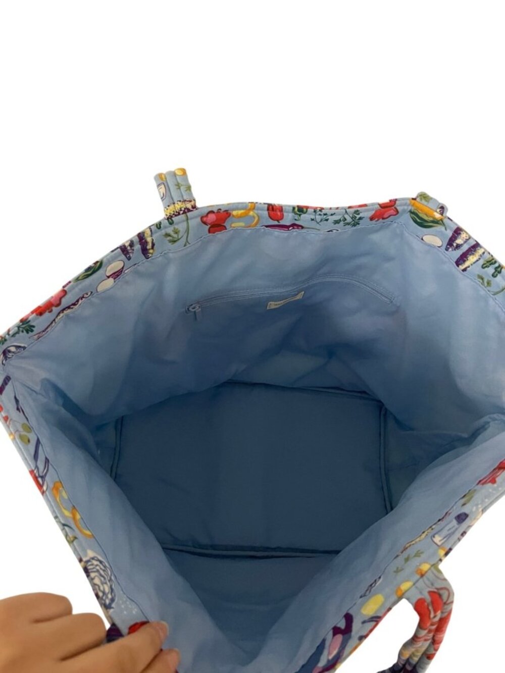 Vera Bradley Bag Essential Grand Tote Handbag Seafood Boil Print Quilted NWT - Picture 5 of 13